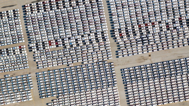 An aerial view of a modern Receita Federal building on a sunny day, symbolizing the authority and process of Imposto de Renda isenção.