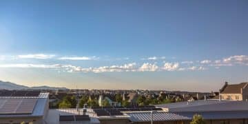 Guia 2025: Como Ter Até 30% de Desconto na Luz com Energia Solar - Cover Image