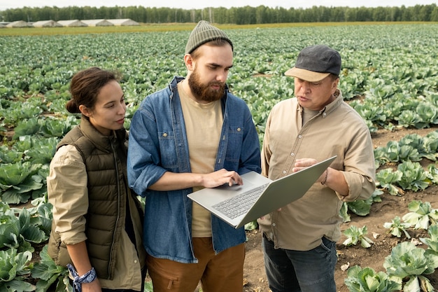 A small family farmer receiving guidance from an agricultural extension officer, highlighting the importance of technical assistance.