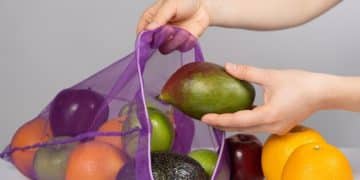 5 Dicas Incríveis para Reduzir o Consumo de Plástico e Salvar o Planeta - Cover Image