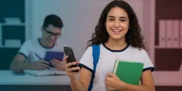 Estudante feliz com livros e celular, simbolizando o apoio do Programa Pé-de-Meia 2026.