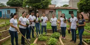 Voluntários brasileiros trabalhando juntos em uma horta comunitária, simbolizando o impacto financeiro indireto do voluntariado em 2026.