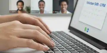 Mãos digitando em um teclado de laptop, com tela exibindo reunião virtual, simbolizando trabalho voluntário digital.